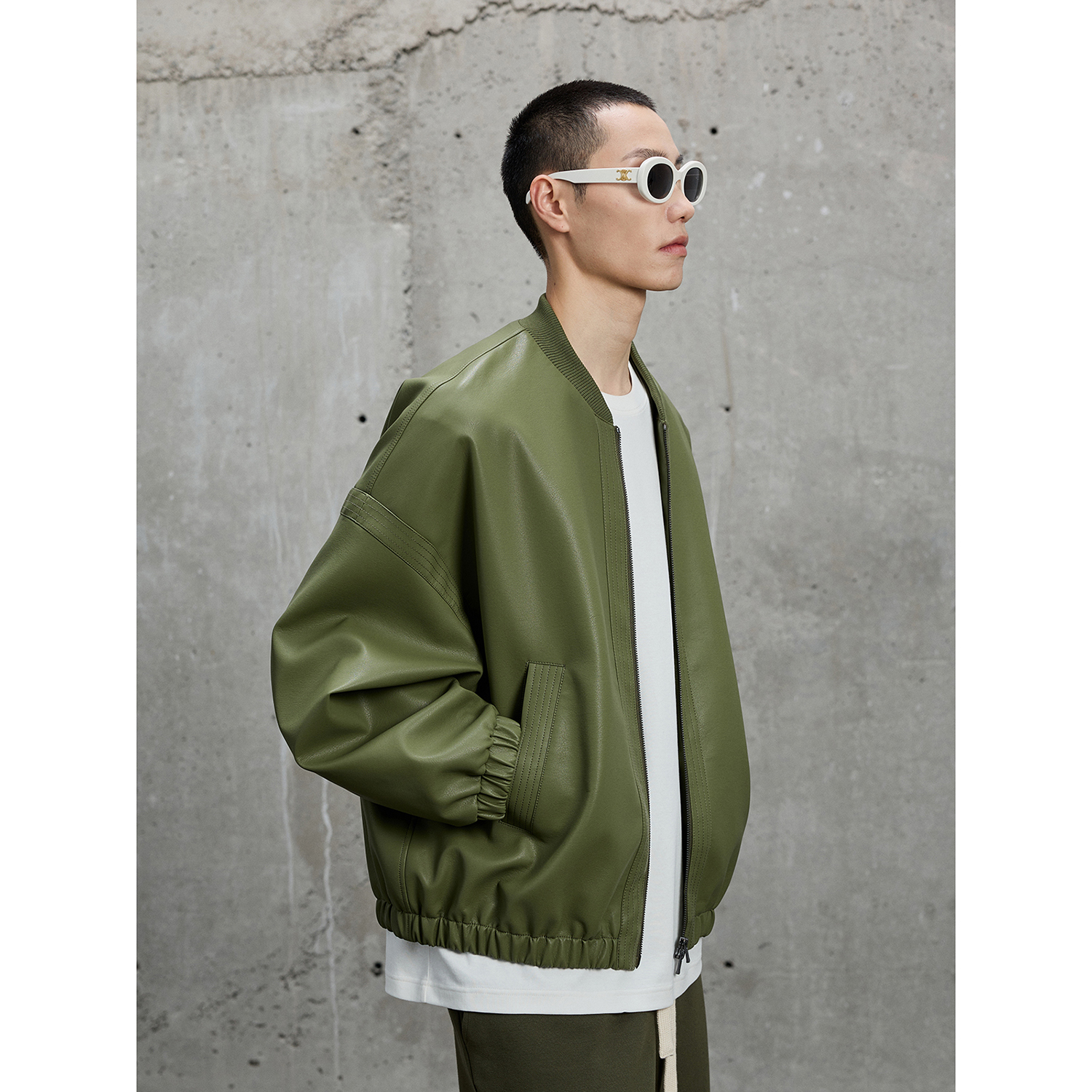 荔枝纹高质PU压线贴布设计简约宽袖廓形短款棒球夹克 NS7A06