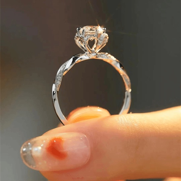 925银莫桑石银制品 【虞美人】0.5-1克拉高品质D色莫桑钻经典女戒