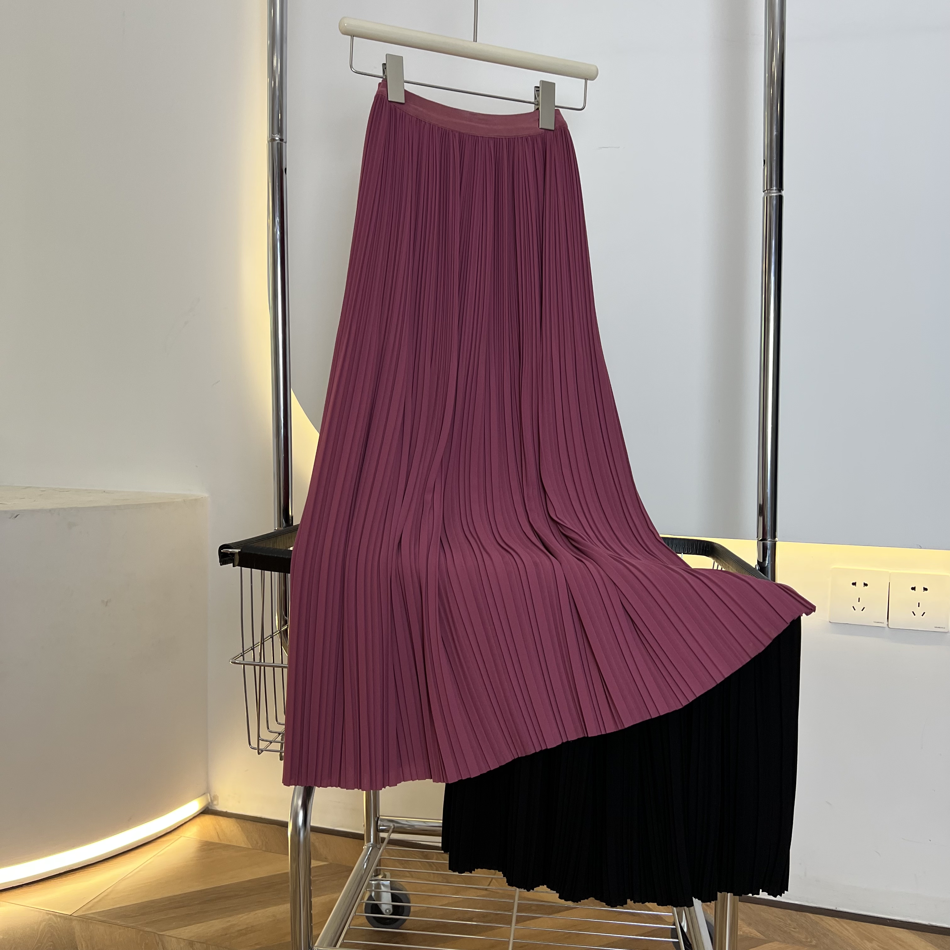 二姐推荐-2025新款时尚甜美百搭赫本风显瘦气质褶皱牙签裙HE-1886