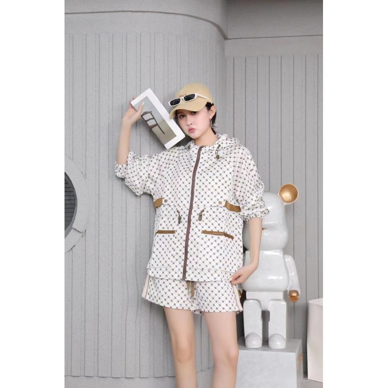 编号【8】2025春季新款潮奢连帽百搭男女同款印花气质运动套装-2066