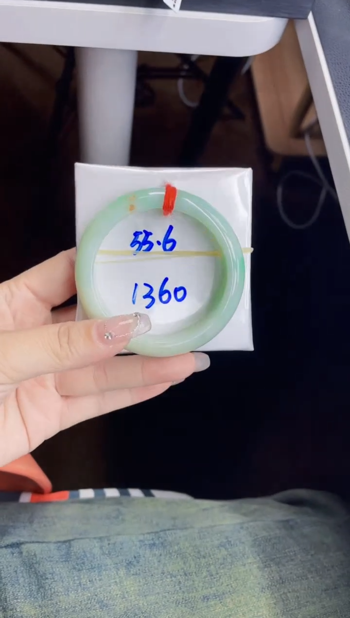【闪购商品】翡翠手镯未镶嵌手镯