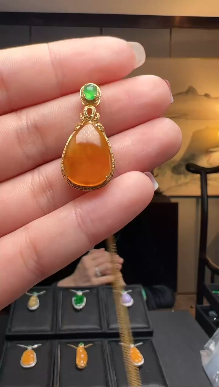 【闪购商品】翡翠吊坠(赠链)18K金镶嵌0-114水滴