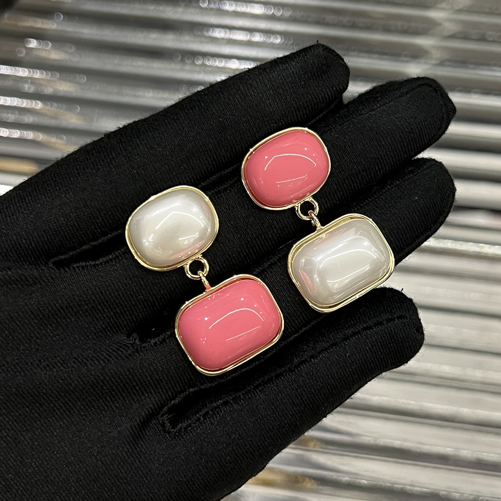 铜合金耳饰 B409法式粉色不对称耳环