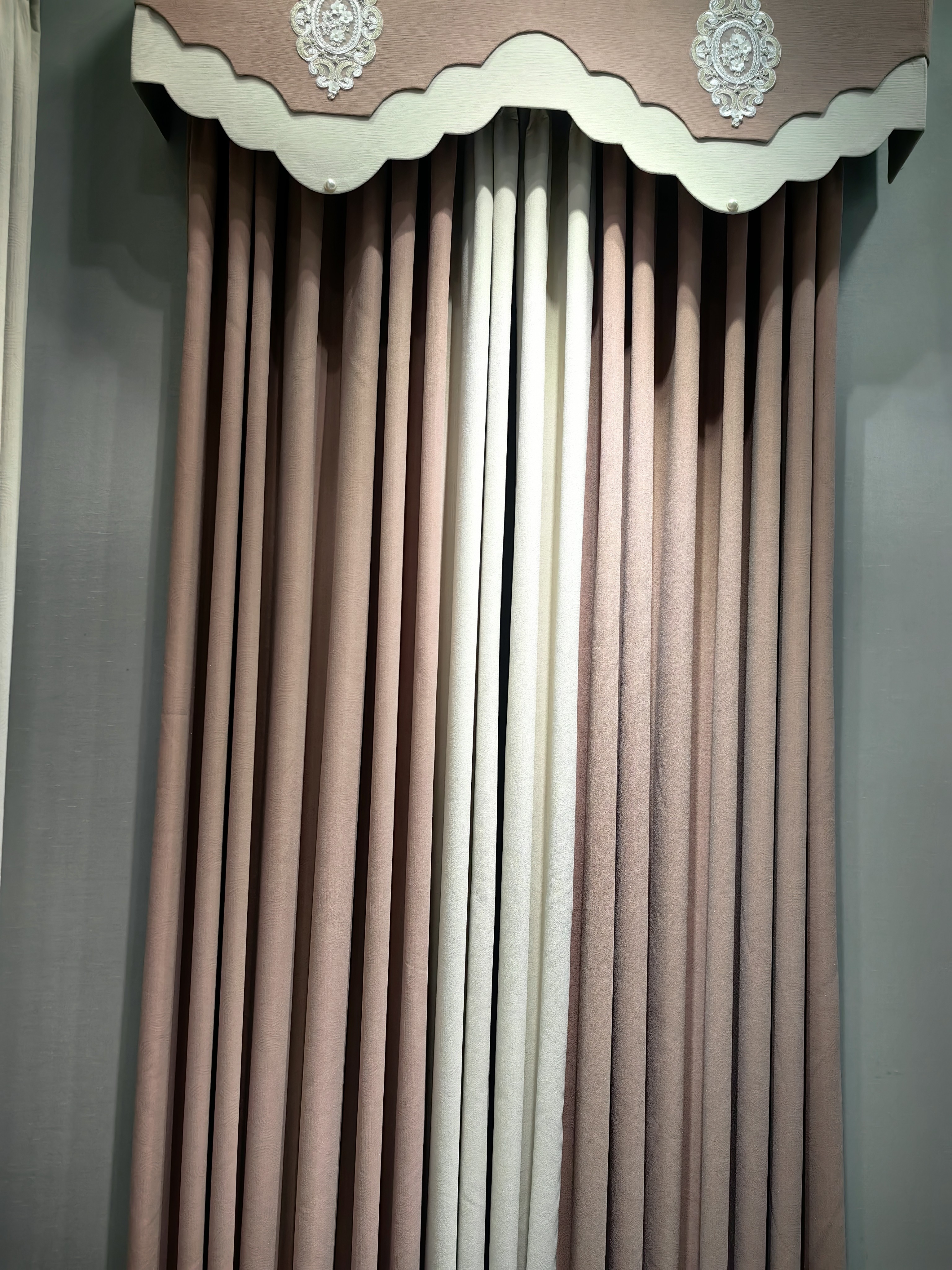 2025高档雪尼尔   西柚红加厚隔热防晒遮光窗帘