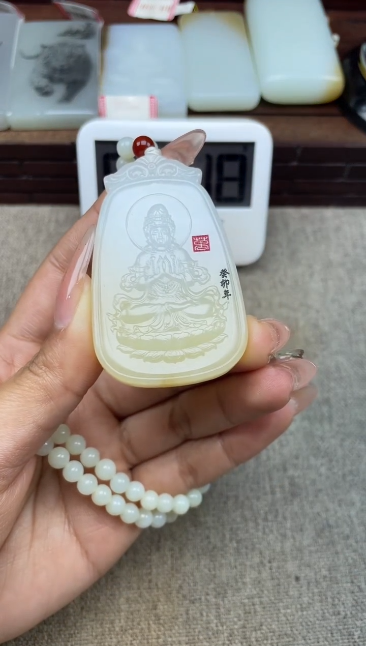 【闪购商品】和田玉吊坠(赠链)未镶嵌菲菲