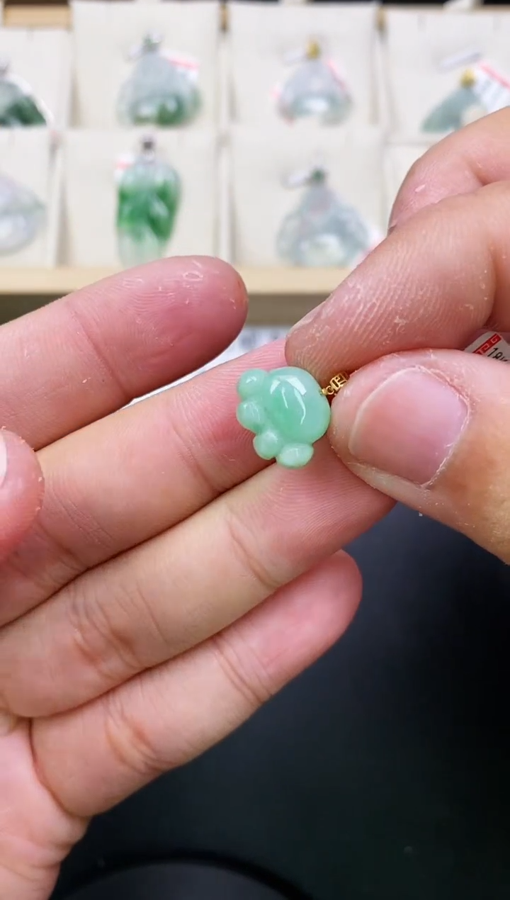 【闪购商品】翡翠颈饰18K金镶嵌天然翡翠A货吊坠赠皮绳