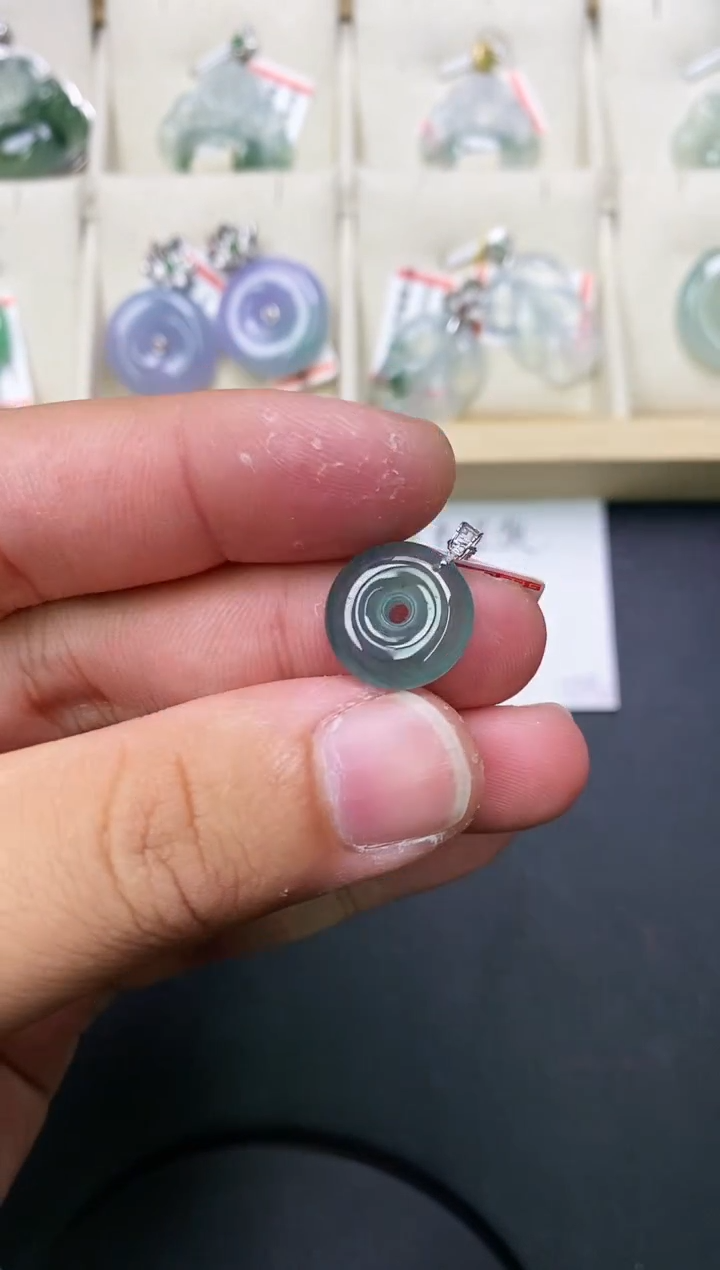 【闪购商品】翡翠颈饰18K金镶嵌天然翡翠A货吊坠赠皮绳