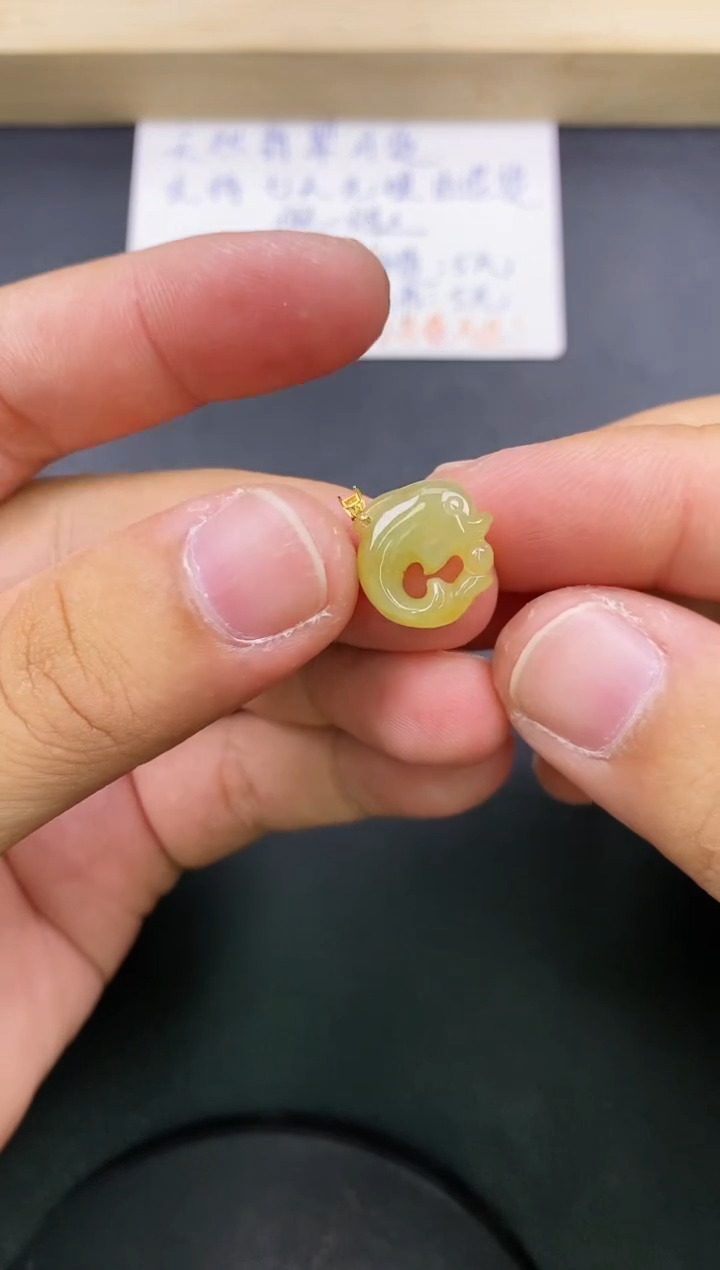 【闪购商品】翡翠颈饰18K金镶嵌天然翡翠A货吊坠赠皮绳