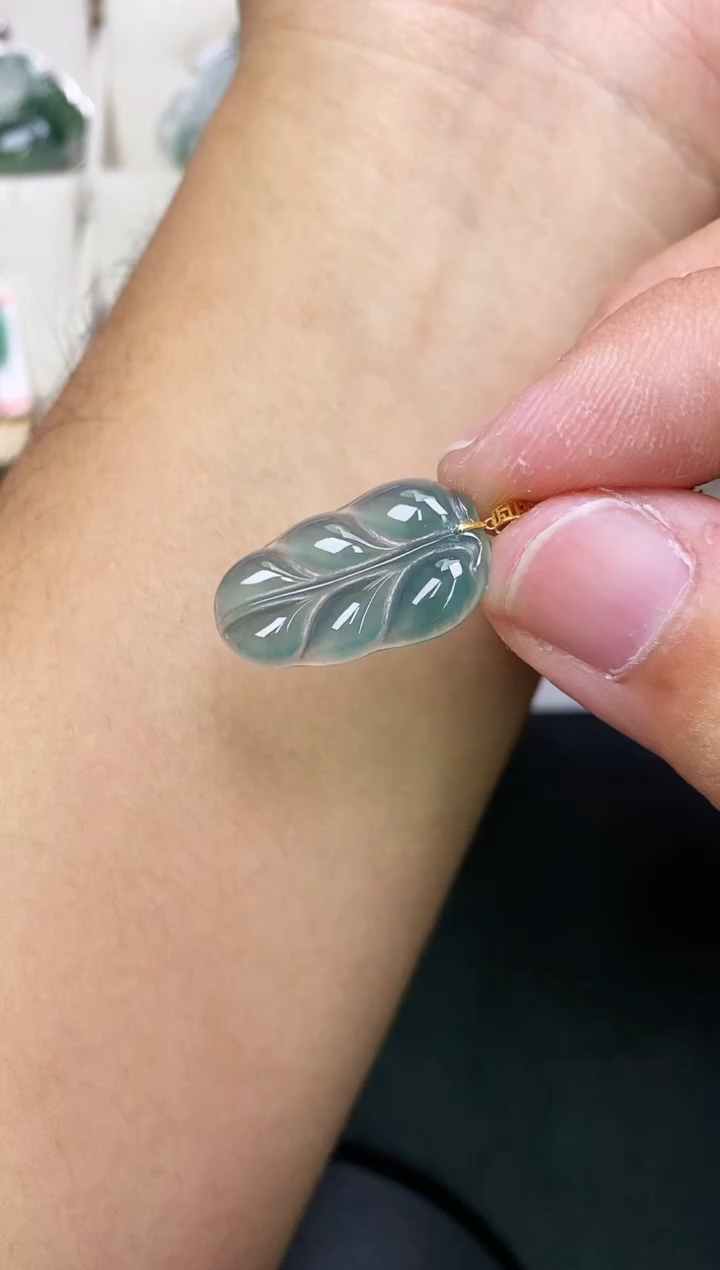 【闪购商品】翡翠颈饰18K金镶嵌天然翡翠A货吊坠赠皮绳