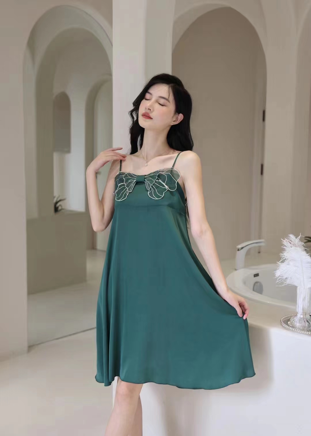 性感丝料睡裙简单大气