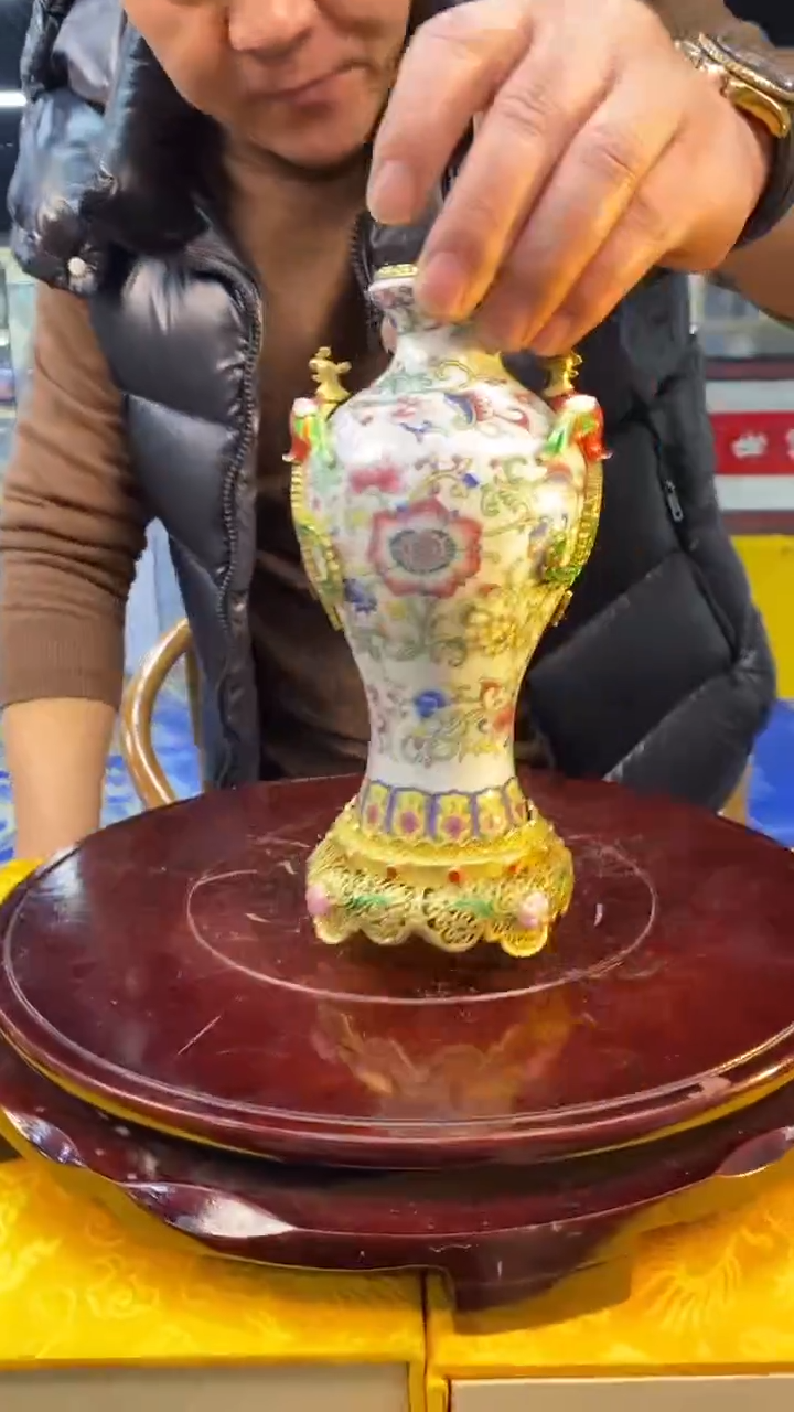 【闪购商品】瓷瓶W08