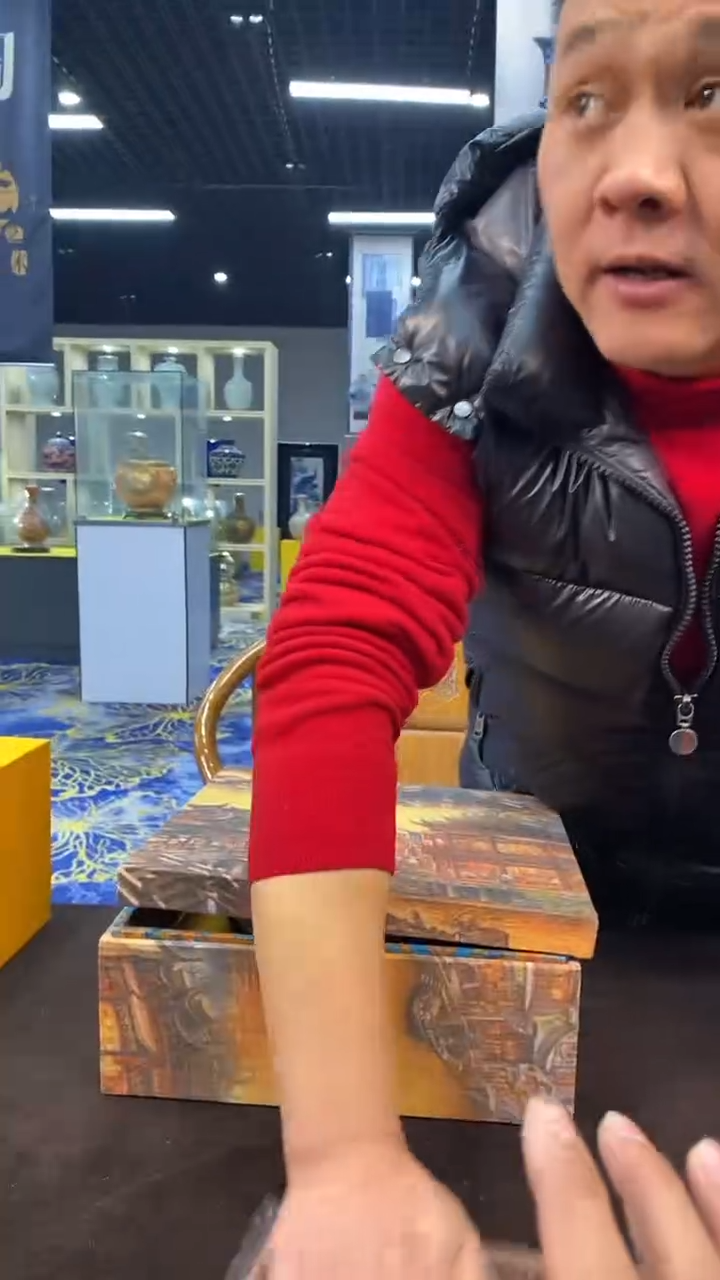 【闪购商品】瓷瓶E16