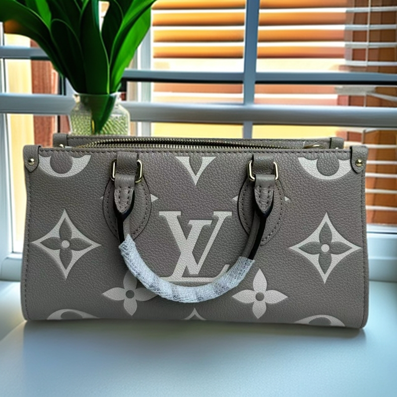 全新未使用 LouisVuitton/路易威登 Lv.onthego横版大象灰 804988