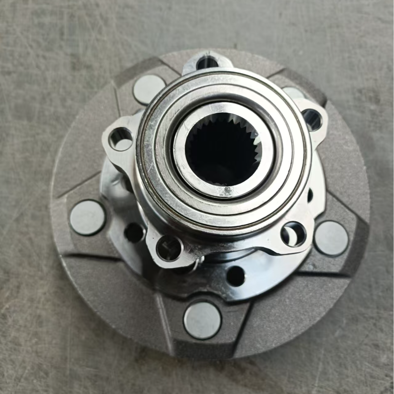 福田图雅诺前轮轴承轮毂总成适配多车型车轮芯