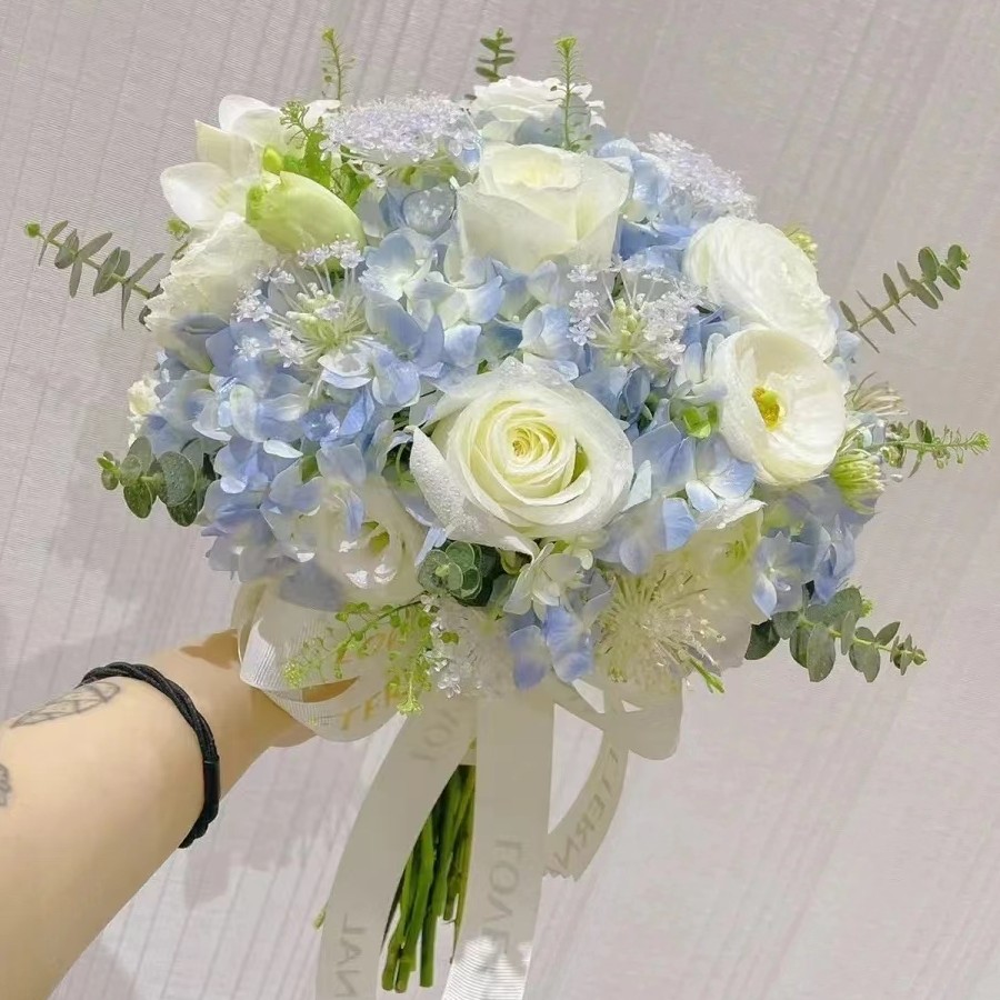 【一生有你】11朵白玫瑰绣球混搭鲜花手捧花结婚领证拍婚纱照专用送朋友送闺蜜鲜花小时达同城送货上门