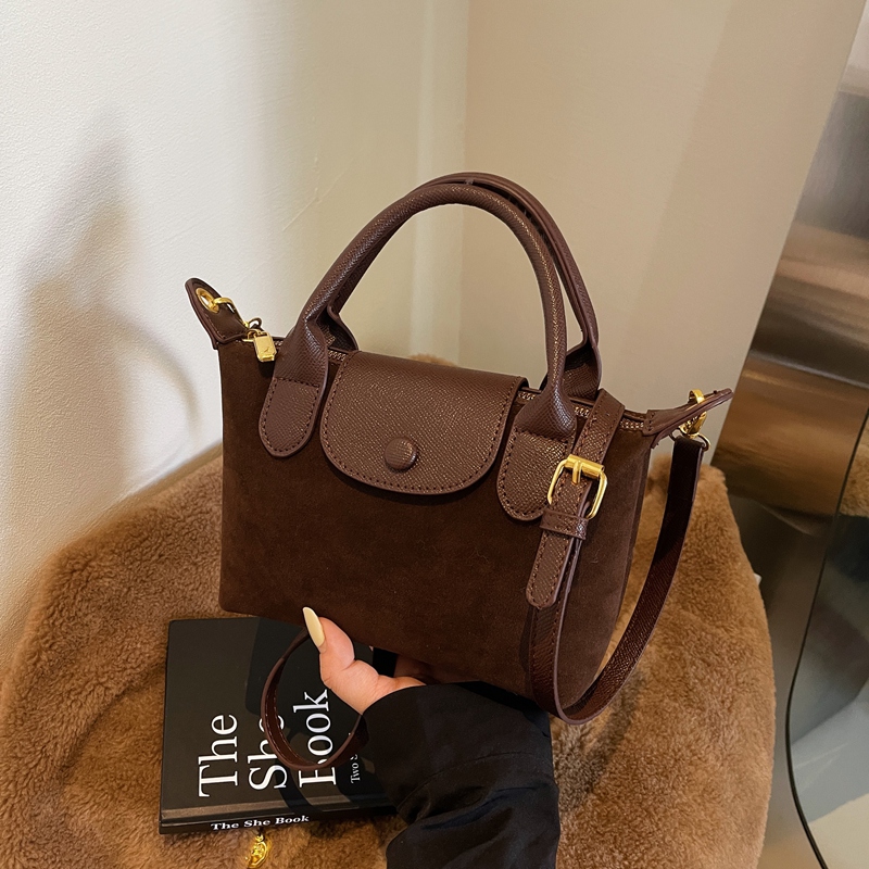 轻奢复古棕色秋冬大容量单肩斜跨手提包2024新款复古磨砂质感拎包