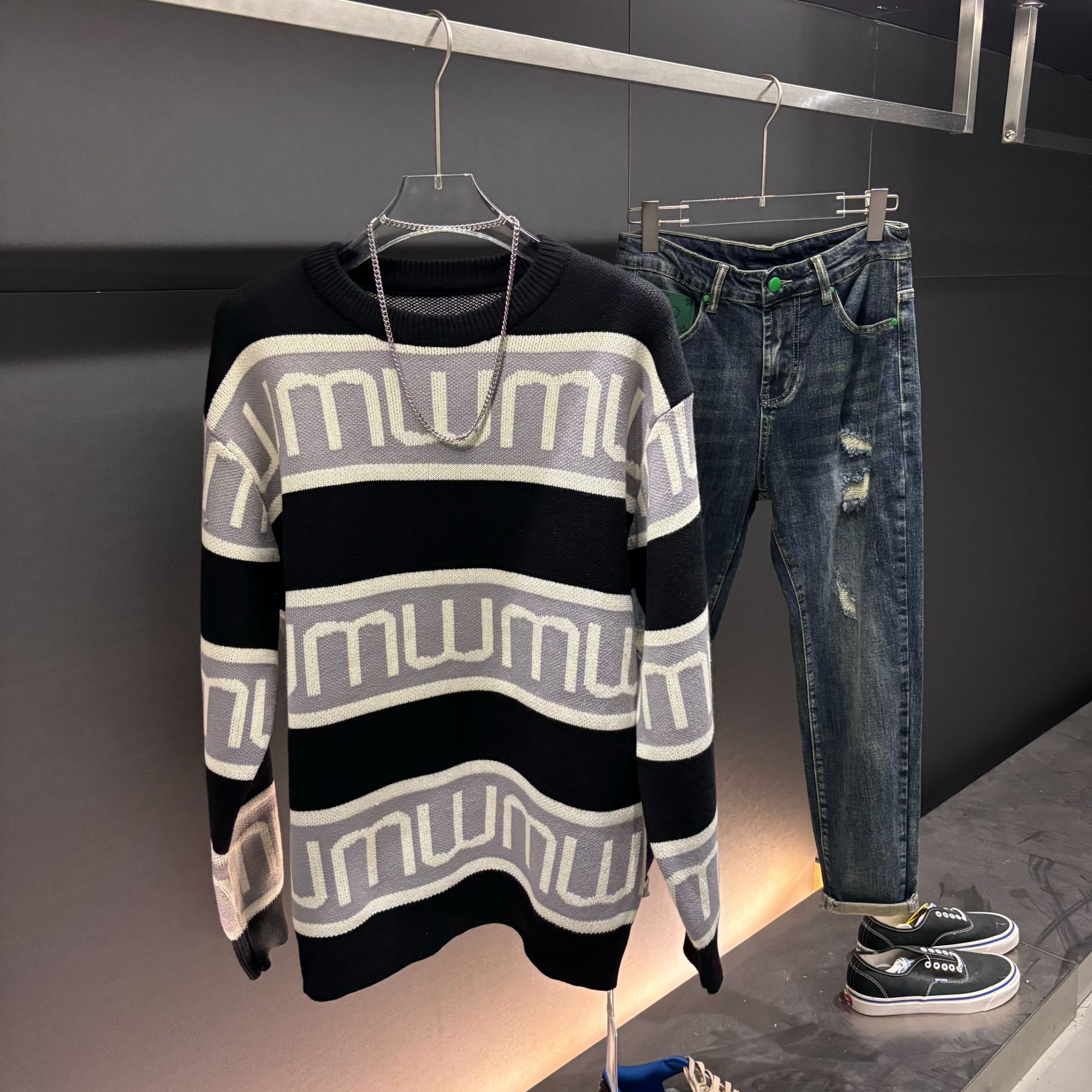 2025秋冬男士圆领复古印花长袖针织毛衣