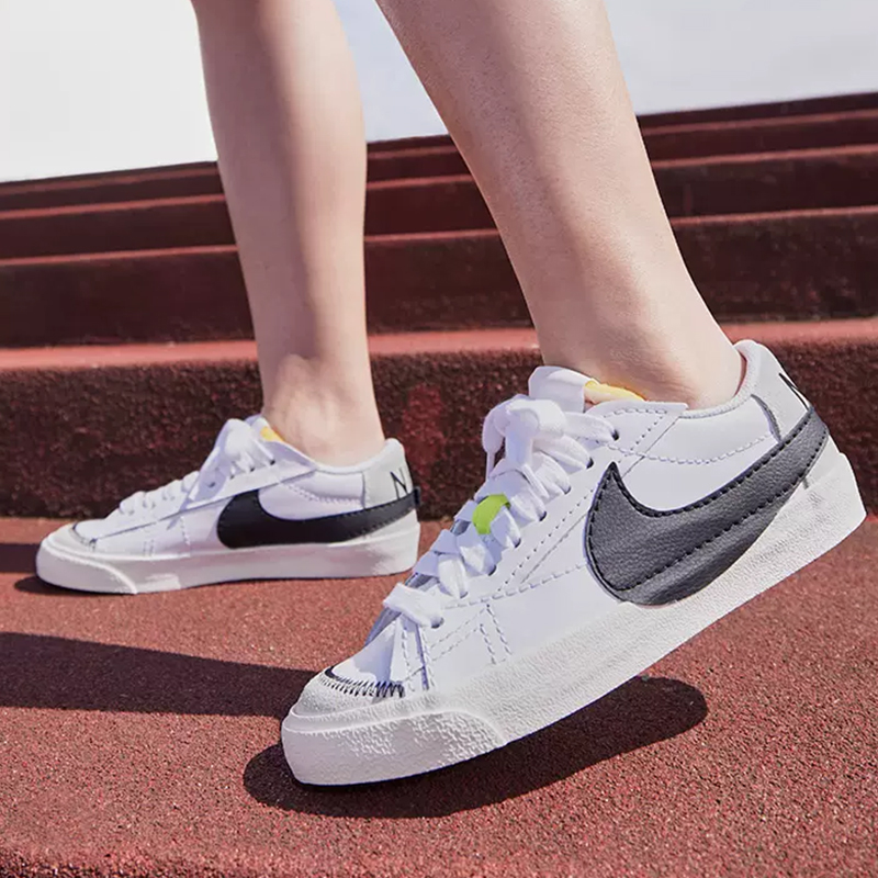 NIKE/耐克女子BLAZER LOW '77 JUMBO开拓者低帮板鞋 DQ1470-101