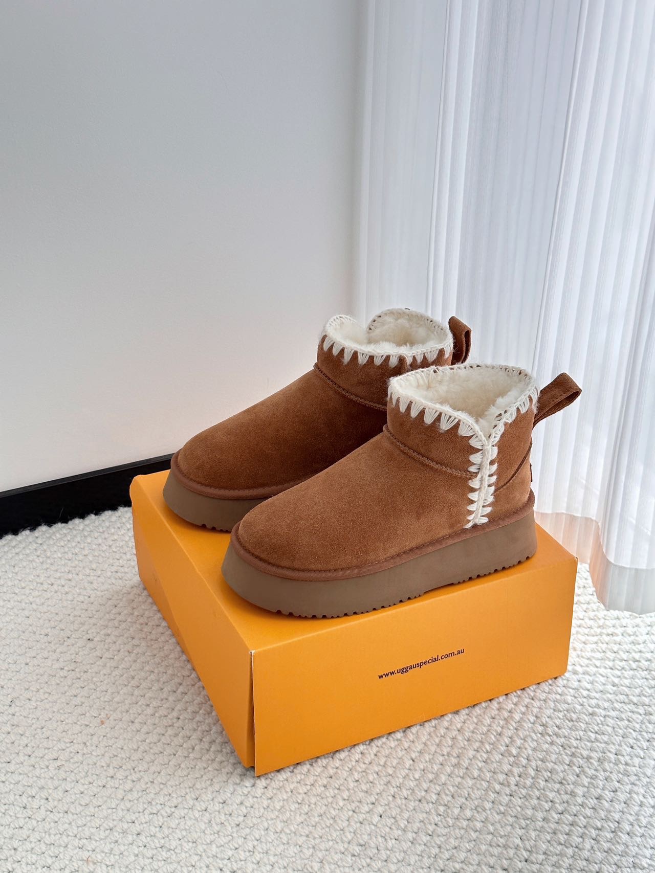 【澳洲雪地靴】澳大利亚羊皮毛一体加厚时尚乳胶百搭防滑女款雪地靴