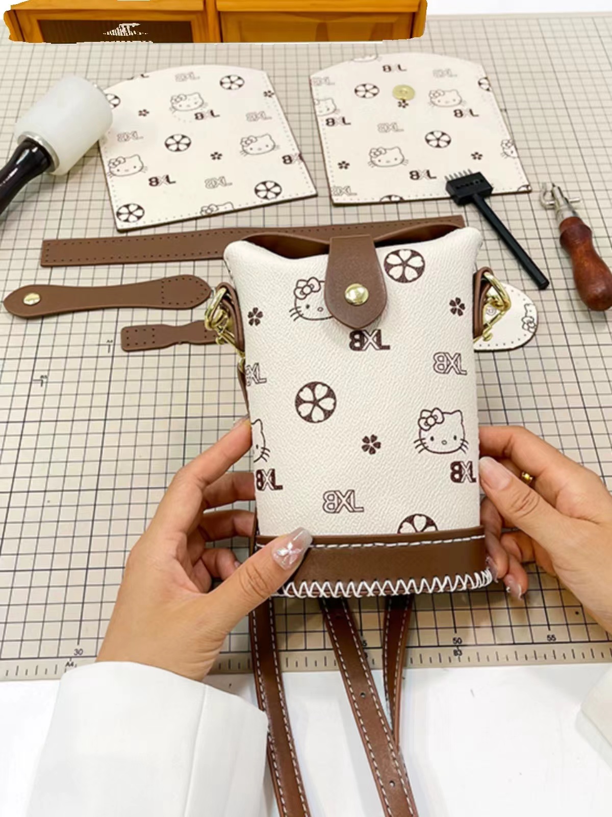 新款手机包斜挎水桶包小巧精致复古女包材料包DIY包百搭单肩包潮