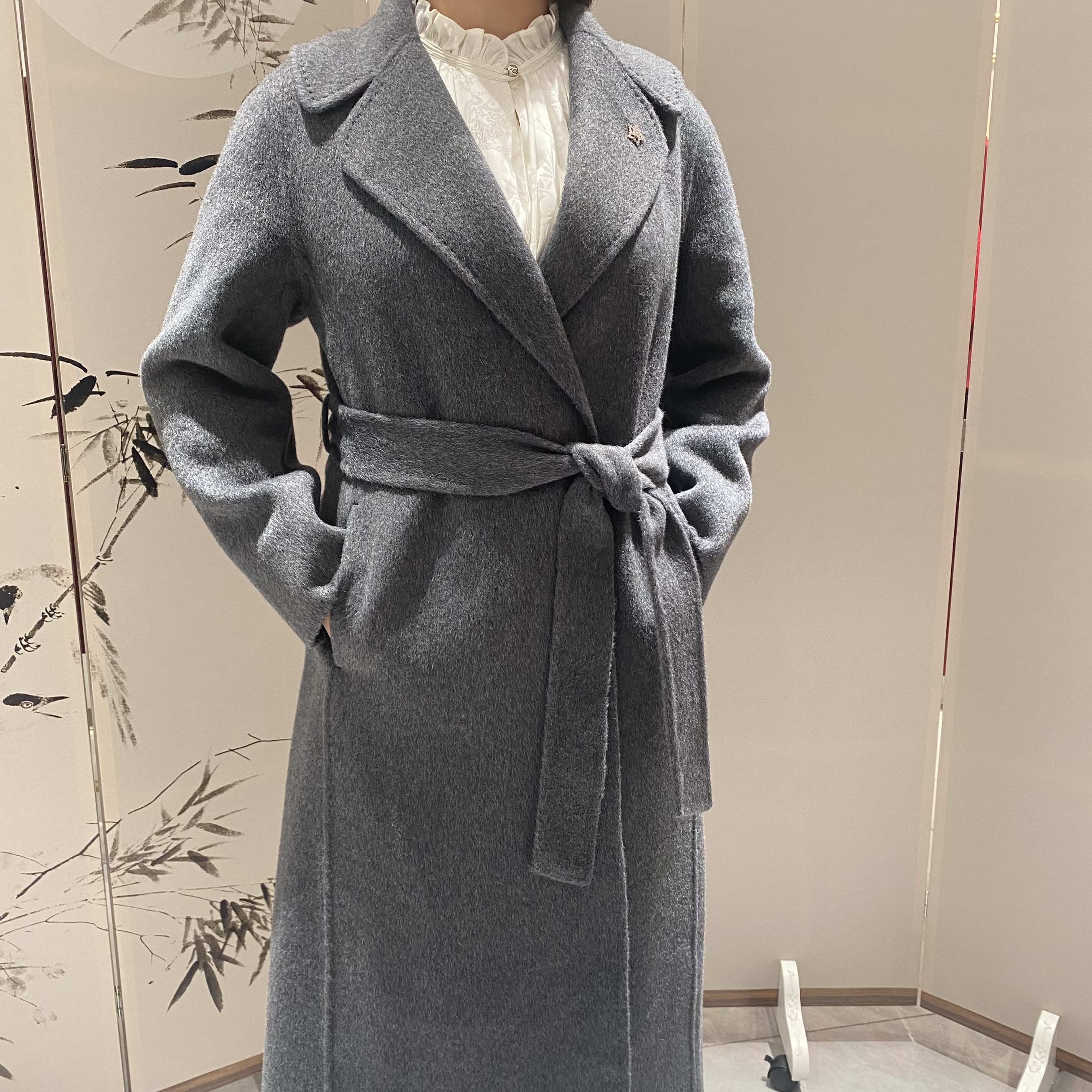 水墨姿格雷灰羊绒大衣