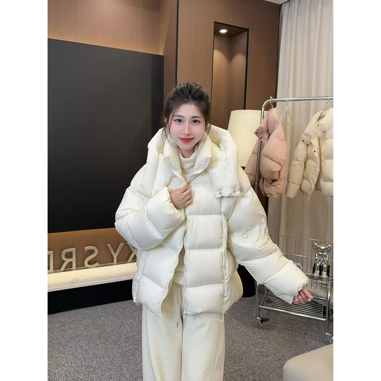 短款云朵羽绒服 小允姐姐2024新款时尚气质高级短款云朵羽绒服