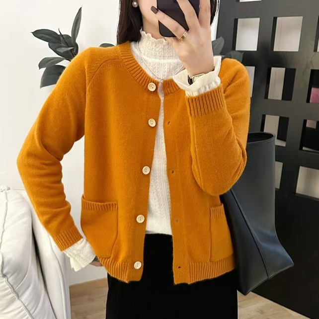 秋冬新款针织开衫女百搭宽松洋气纯色外穿时髦洋气毛衣纽扣外套
