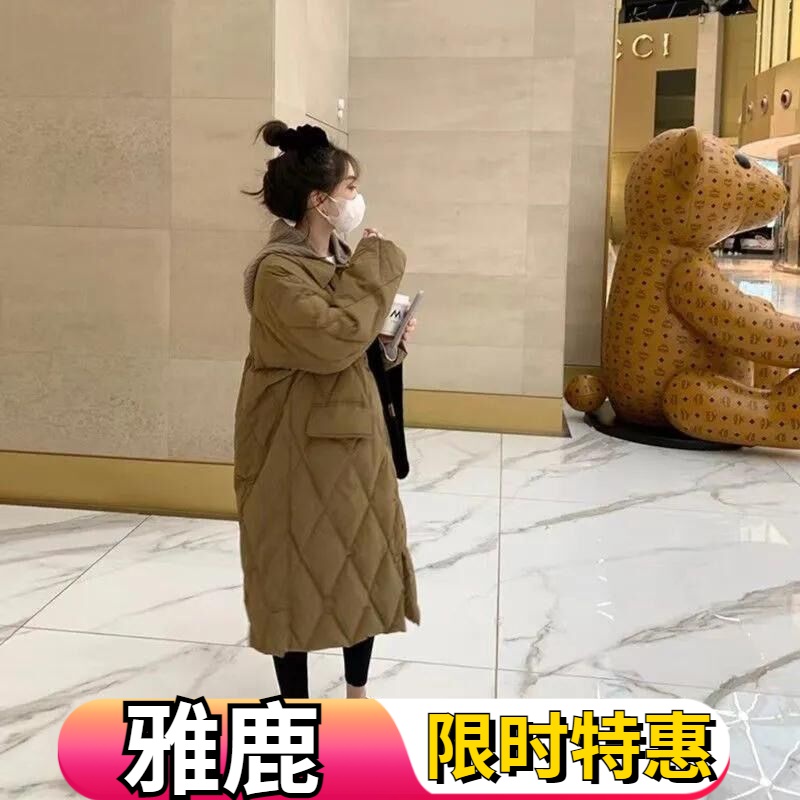 雅鹿2023新款韩版羽绒服女长款针织帽娃娃领菱形格宽松过膝加厚外