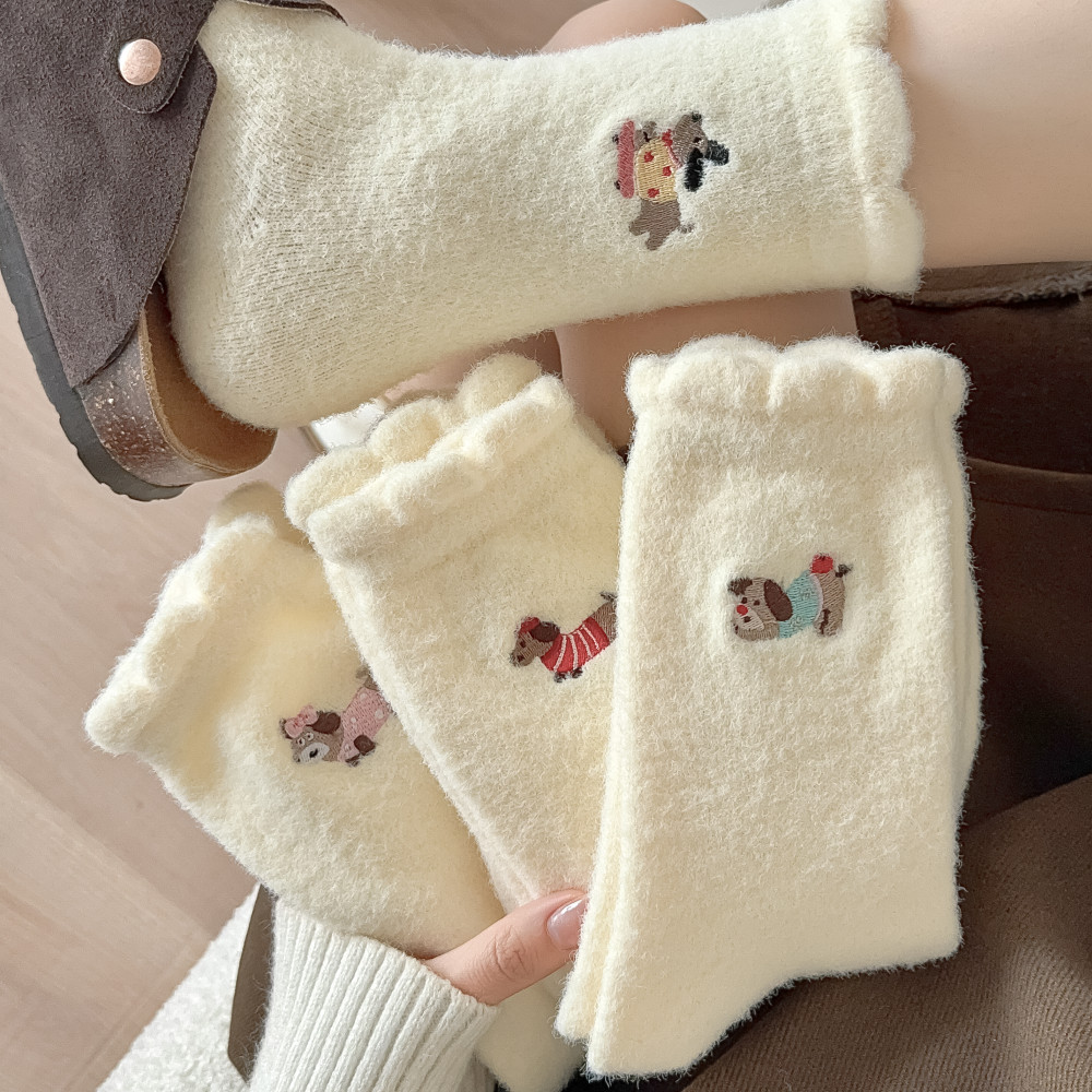 【过年不打烊】腊肠狗无骨澳绒卡通刺绣加厚居家睡眠中筒袜