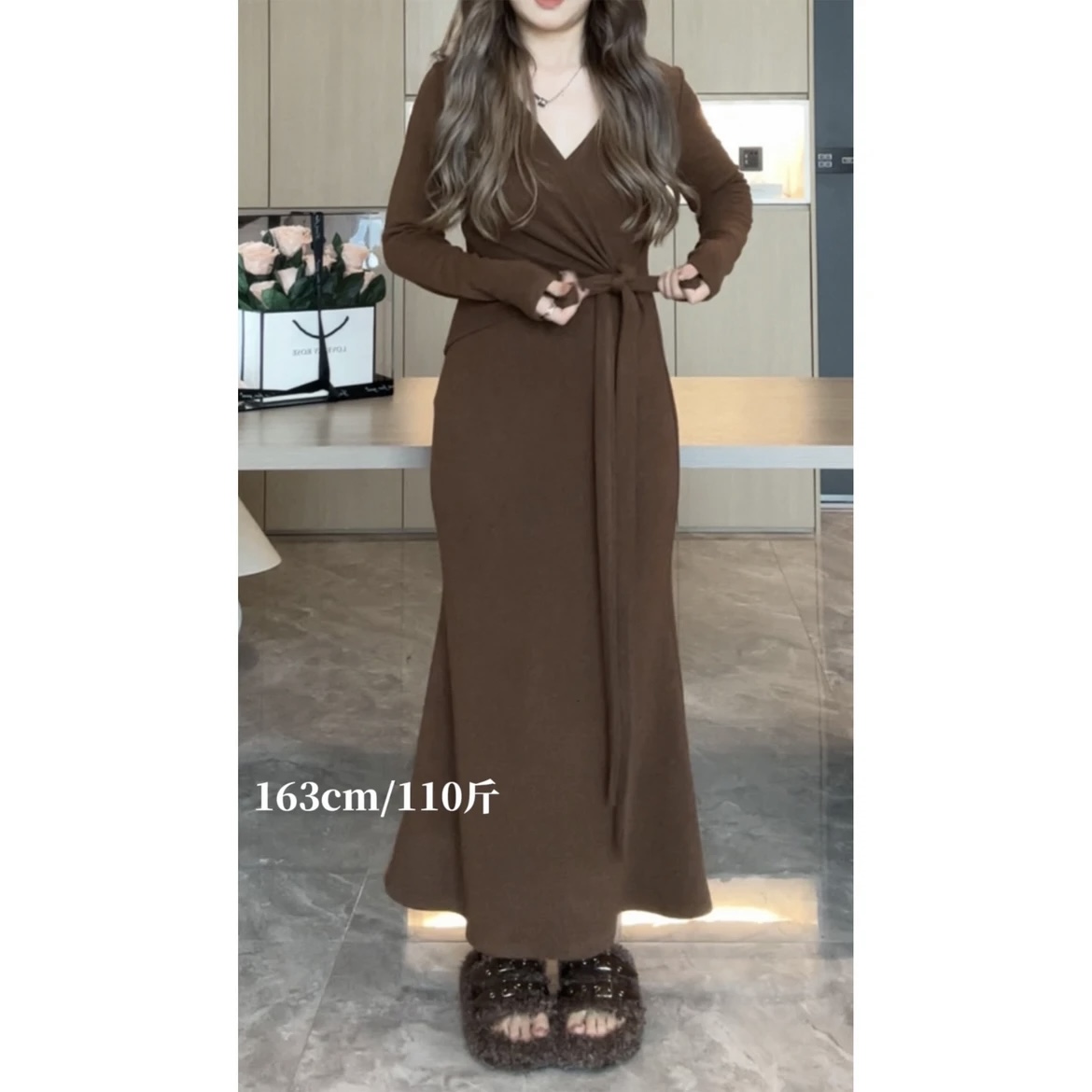 大码女装胖mm显瘦遮肉V领2023秋冬款鱼尾包臀高端内搭内搭洋装