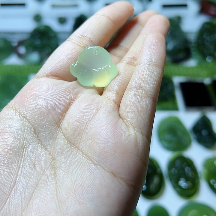 蛇纹石玉颈饰未镶嵌