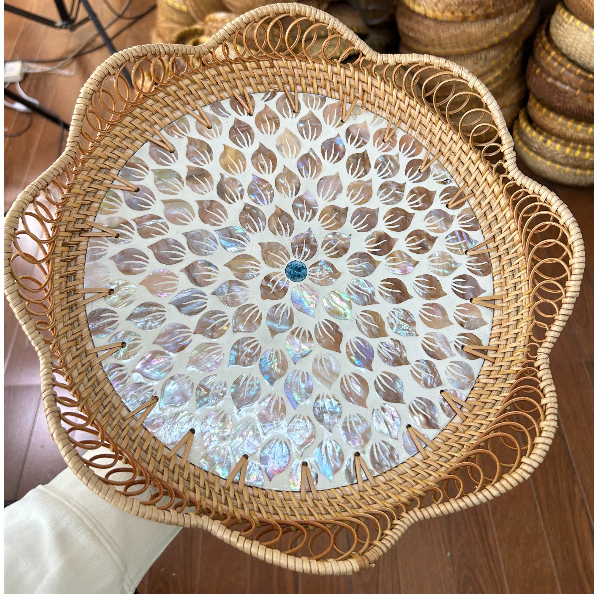 波浪形深海天然藤编贝壳盘