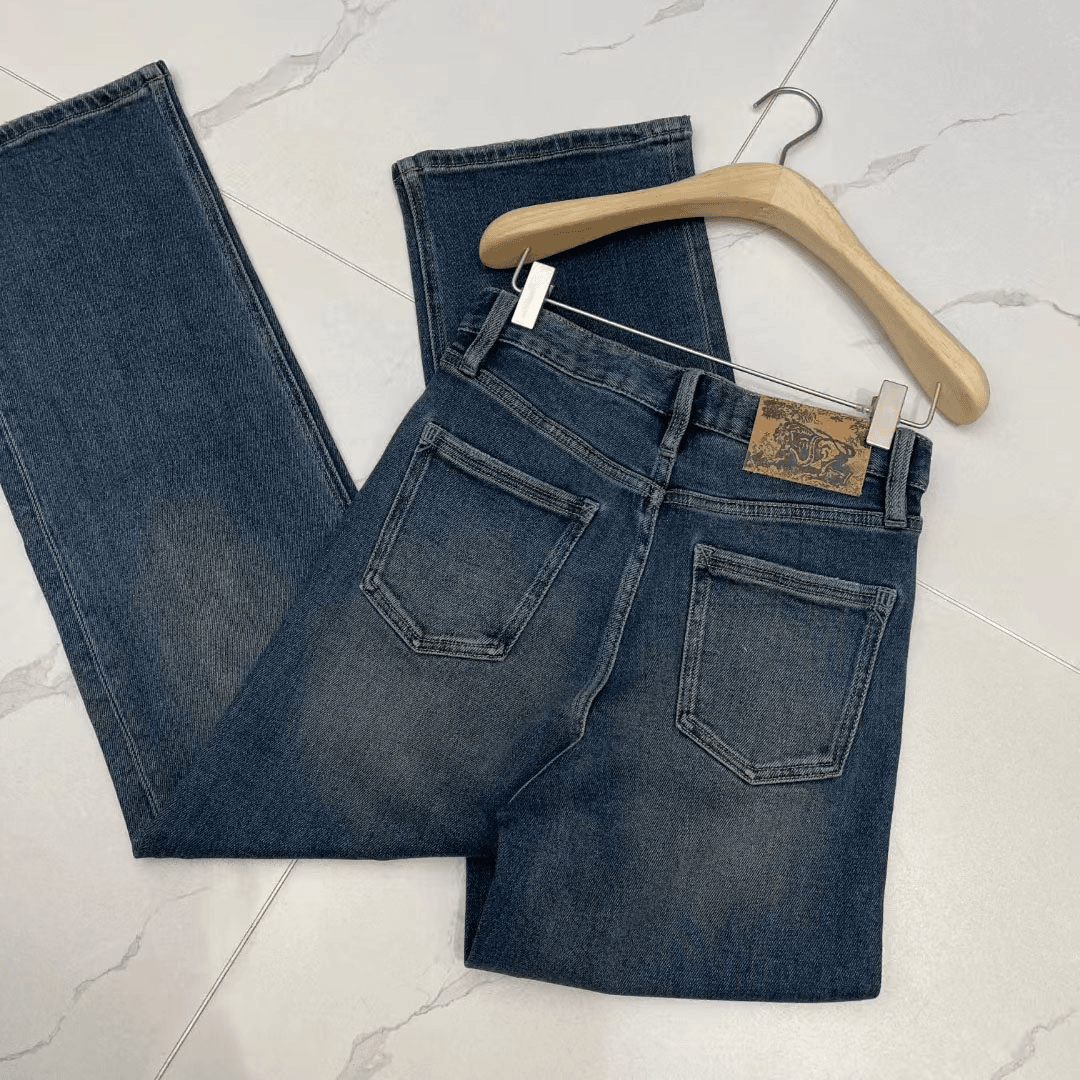 大直筒！裤长101 钉珠英文巴黎蓝色牛仔裤 款号VE300