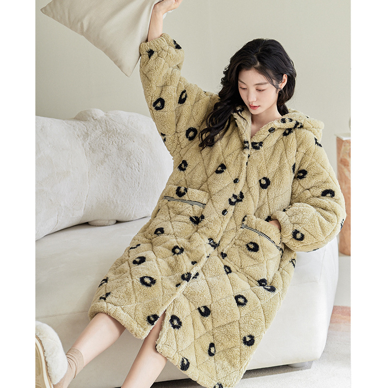 可外穿棉服睡袍女冬季珊瑚绒夹棉三层加厚长款过膝可外穿连帽睡衣