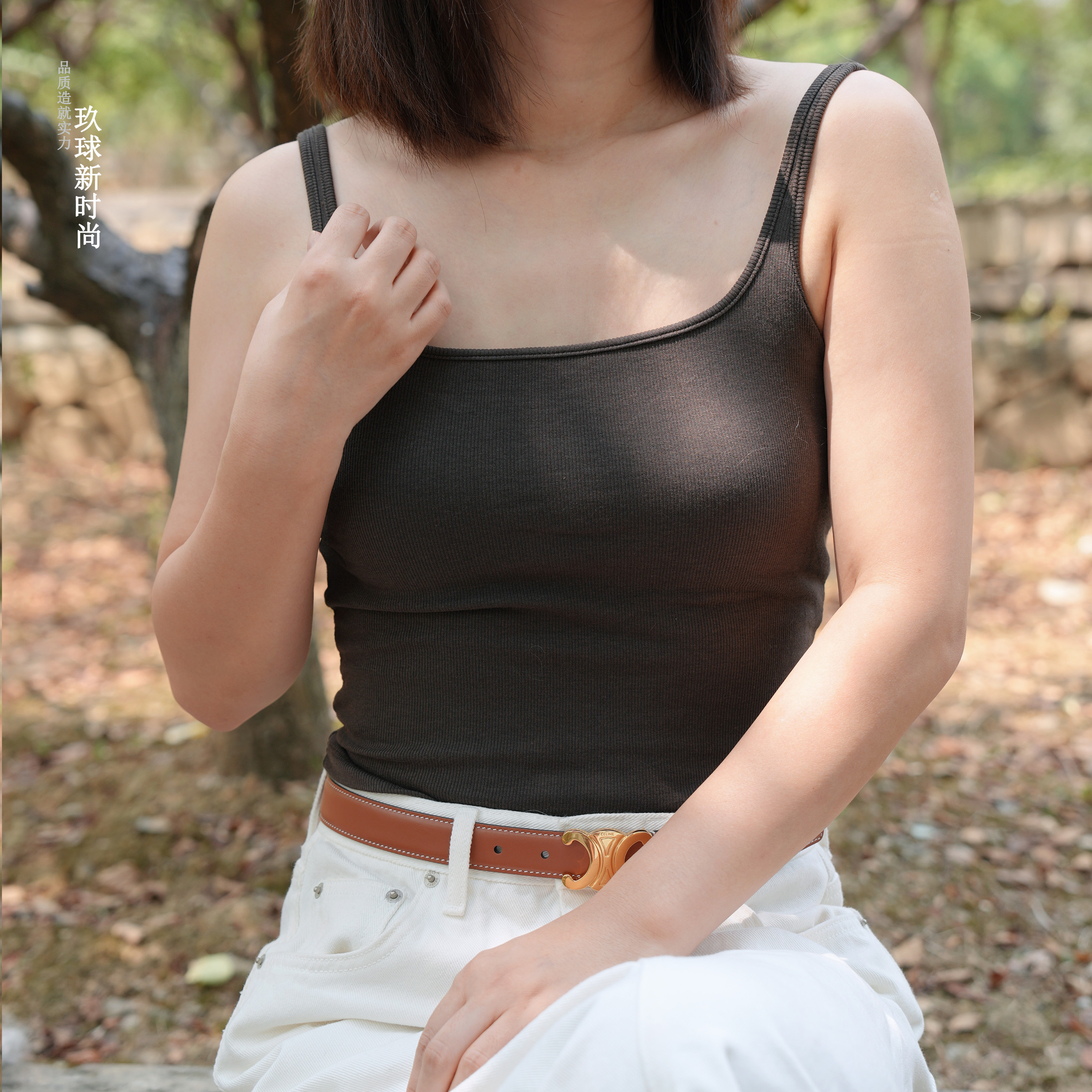 玖球新时尚秋冬吊带背心女士均码适合130斤内保暖透气加厚便携