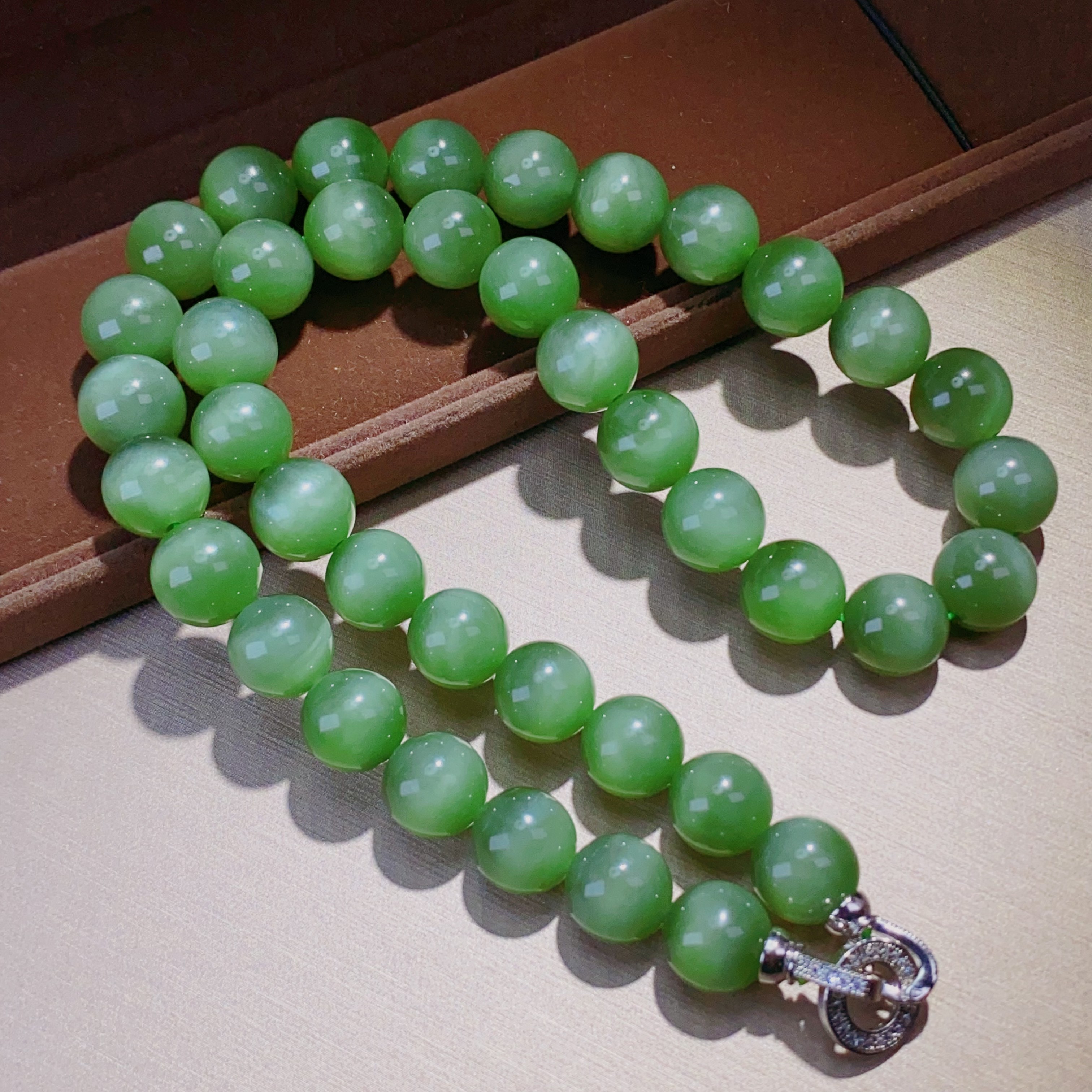 天然和田玉俄料猫眼精品收藏级圆珠约12mm项链颈链妈妈链@4100910