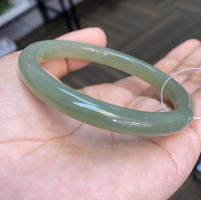 天然和田玉晴水60.6美人条手镯