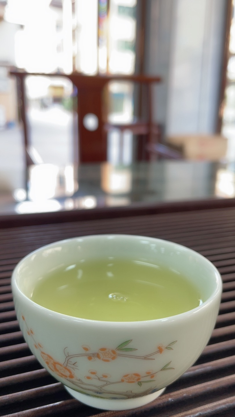2沈茗茶仓特制青饼普洱生茶357克