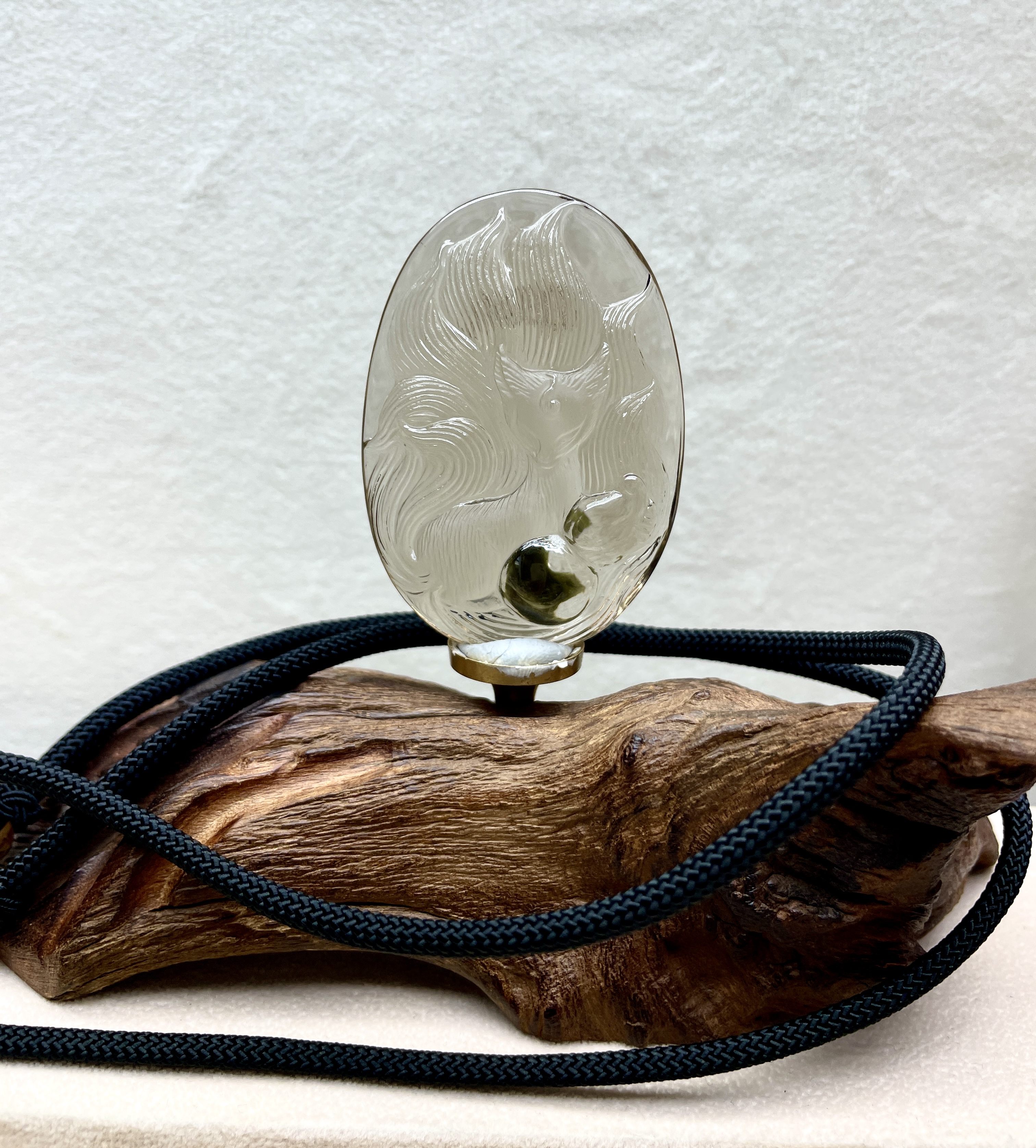 天然水晶包裹碧玺小狐狸吊坠