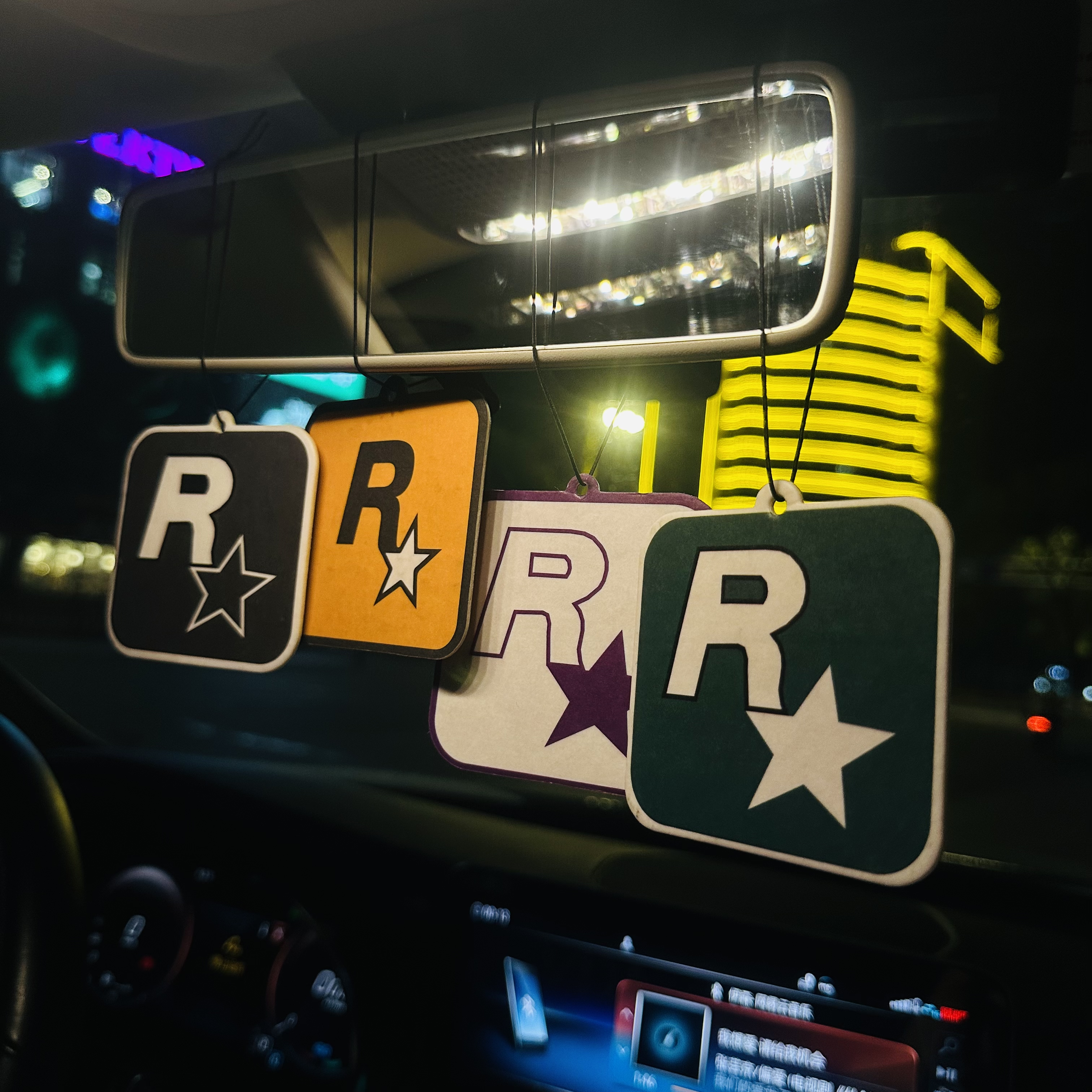 【宠粉福利】R星车载香薰片车内除异味潮流挂饰持久留香车香薰时尚