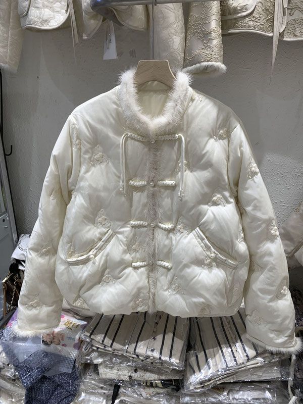 立领时尚羽绒服国风盘扣刺绣花朵短款服女2023冬季新款毛白鸭绒外