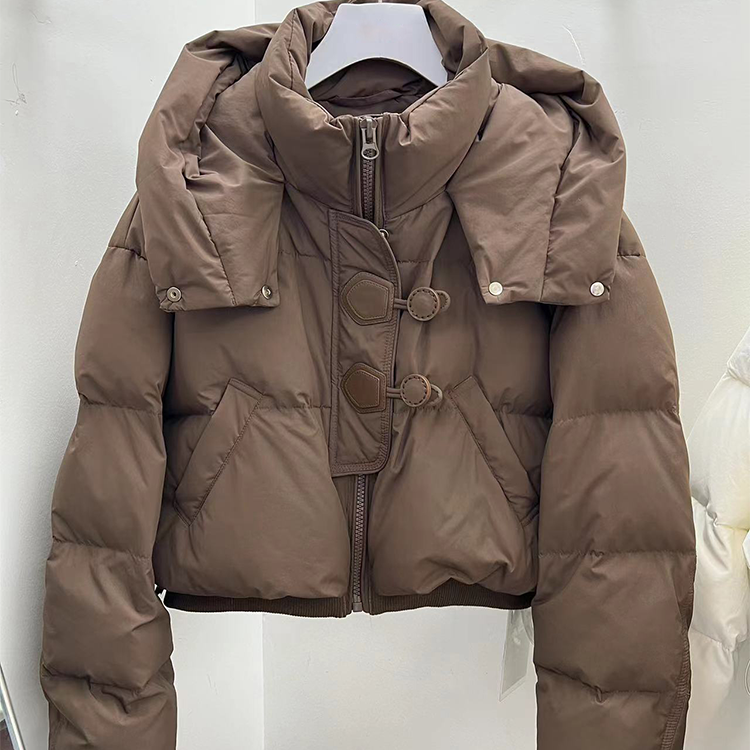 小个子短款羽绒服女连帽皮扣上衣2023冬季新款减龄白鸭绒保暖外套