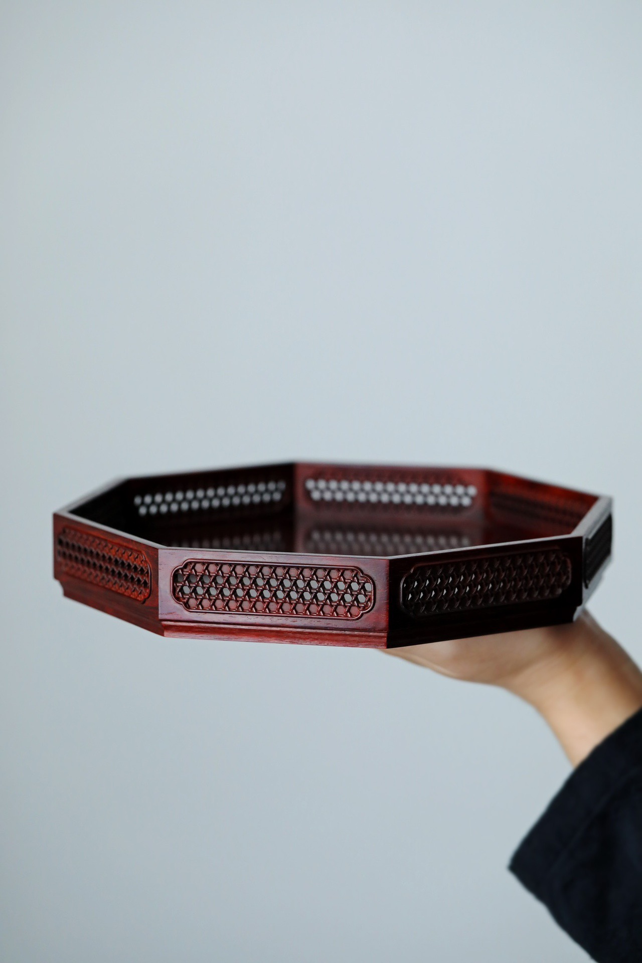 印度小叶紫檀编织纹八角盘      