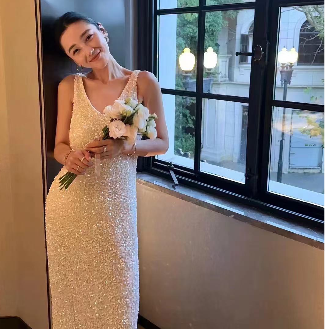 网红爆款辣妹休闲上衣裤子套装性感轻奢显瘦设计师下单默认微瑕疵