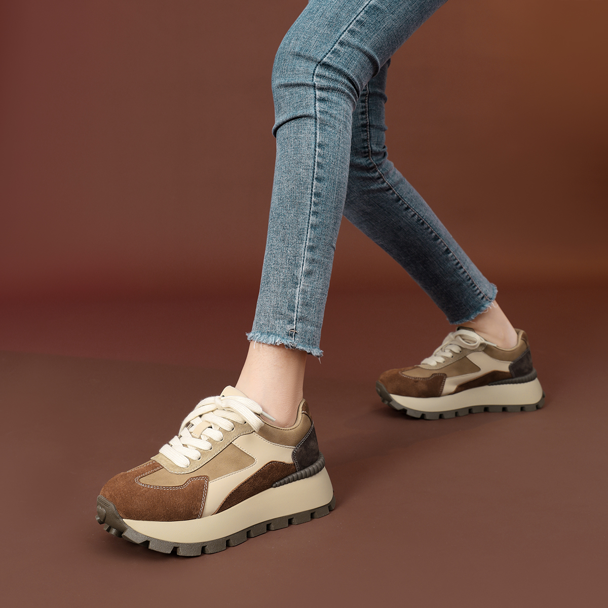 Satchi沙驰2025新款女式复古时尚华夫底猪皮厚底撞色四季老爹鞋