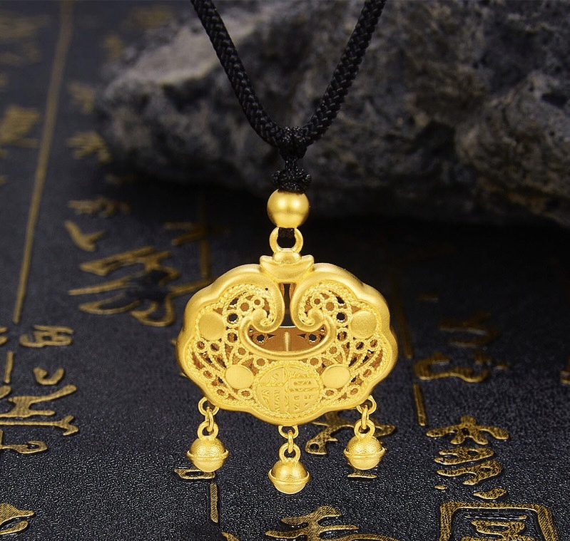 古法镂空双面带铃铛福字如意锁包，足金999古法工艺，磨砂面女款