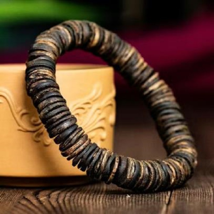 海南莺歌绿沉香金钱片手串不沉多样性发货高级沉香手串