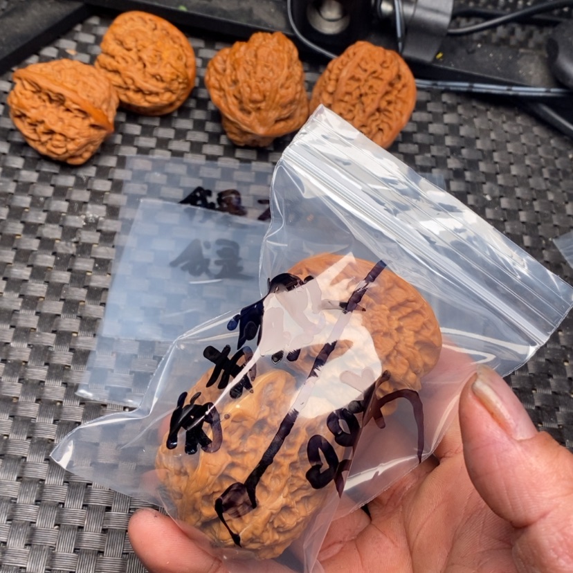 【闪购商品】文玩核桃把件༦****