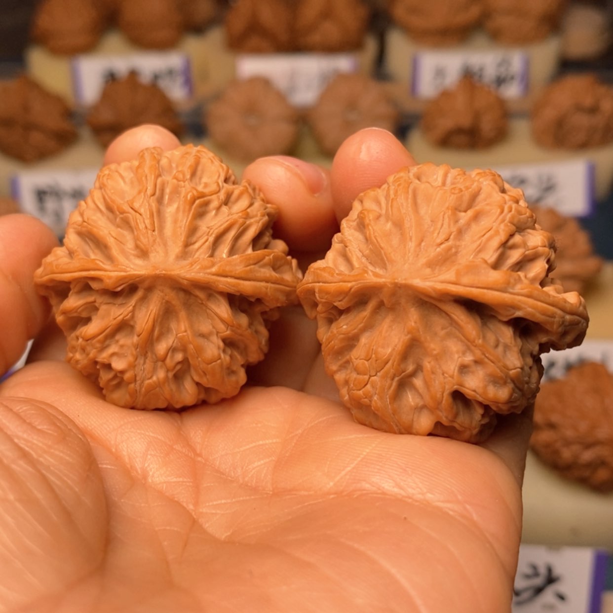 【闪购商品】文玩核桃把件金**波苹果圆