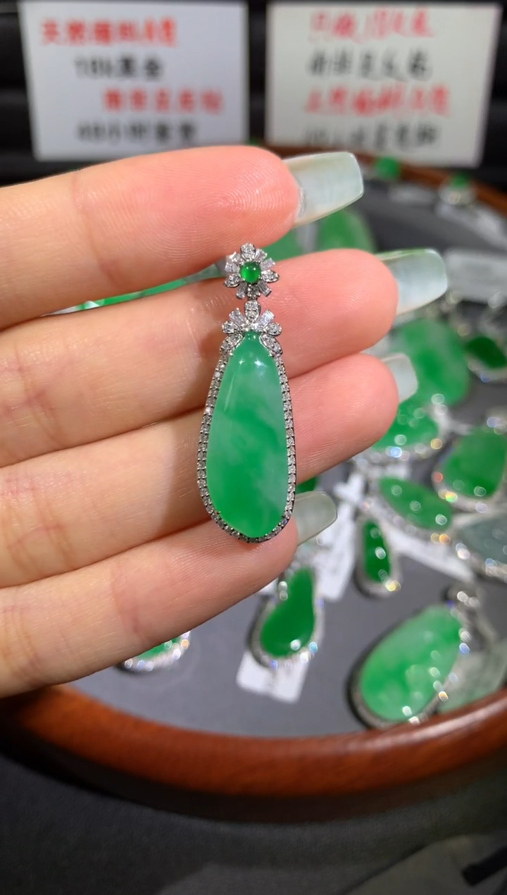 【闪购商品】翡翠吊坠(不含链)18K金镶嵌福瓜